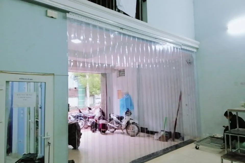 Rèm ngăn lạnh bằng nhựa PVC trong suốt
